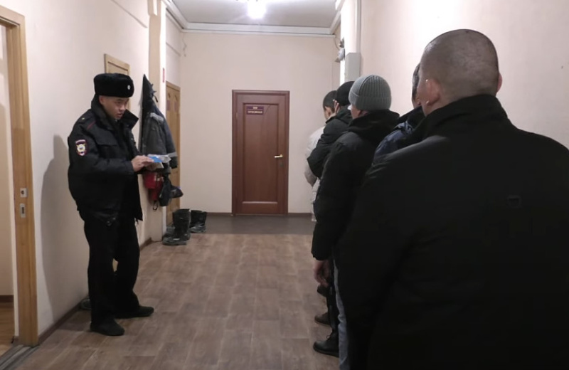В Магаданской области полицейские установили семерых иностранцев, которые нарушили миграционное законодательство