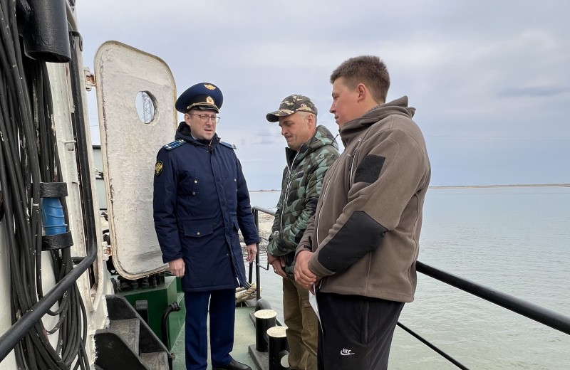 Магаданский транспортный прокурор осуществил рабочий визит на паромную переправу на реке Яна