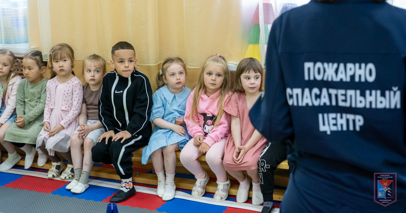 Пожарно-спасательный центр провел спортивное мероприятие – пожарную эстафету для воспитанников детского сада №2