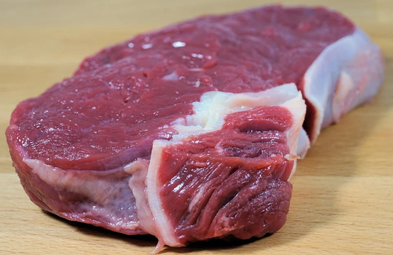Животноводческую продукцию без документов продавали на рынках Магадана