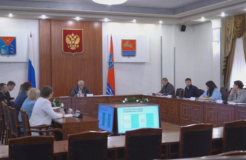 Губернатор Сергей Носов провёл совещание по реализации кадровой программы «СВОи Герои 49»