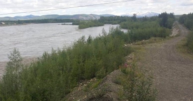 На реке Берелех у г. Сусуман продолжается подъем уровня воды