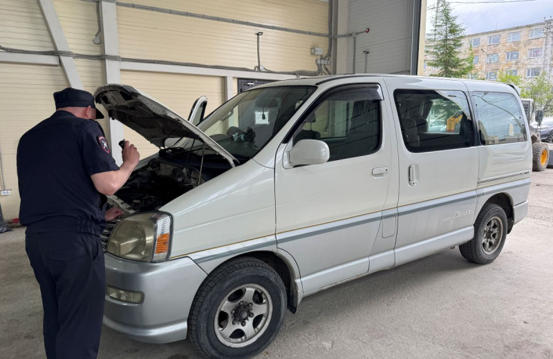 В Магадане госавтоинспекторы выявили автомобиль, имеющий признаки подделки