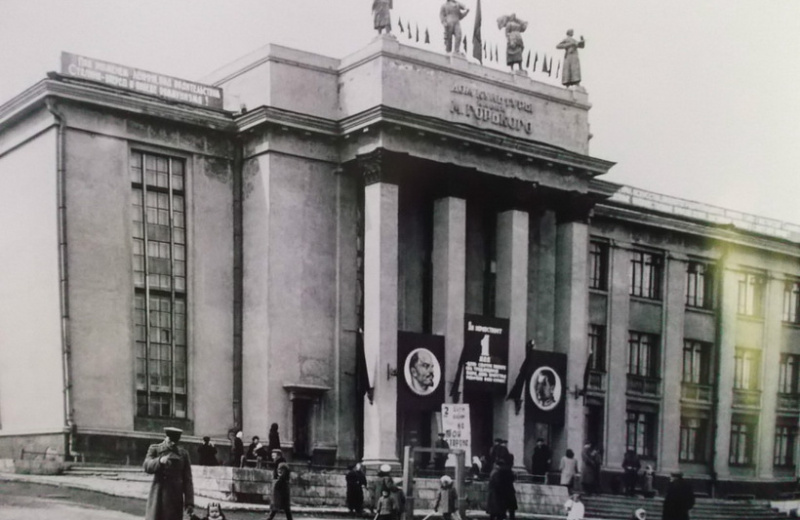 11 июля 1948 года в Магадане впервые прошел театральный фестиваль «Свет лагерной рампы»