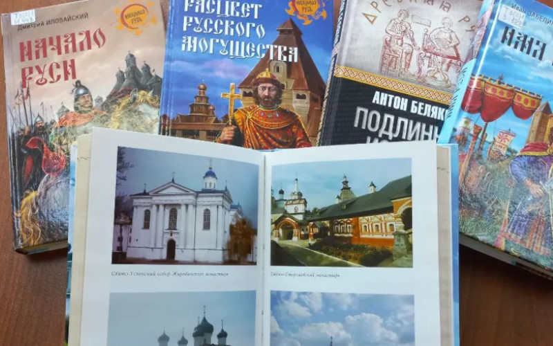 Книжная выставка «Крещёная Русь» работает в библиотеке им.А.С.Пушкина