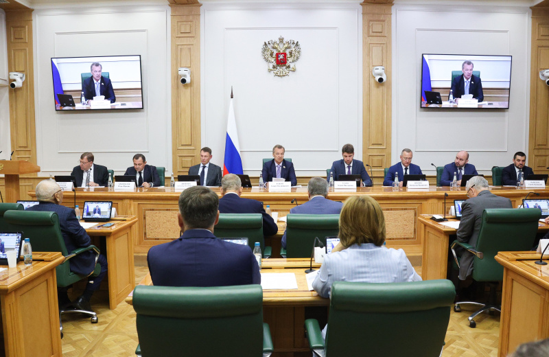 Новые механизмы использования и охраны земель сельскохозяйственного назначения обсудили в Совете Федерации