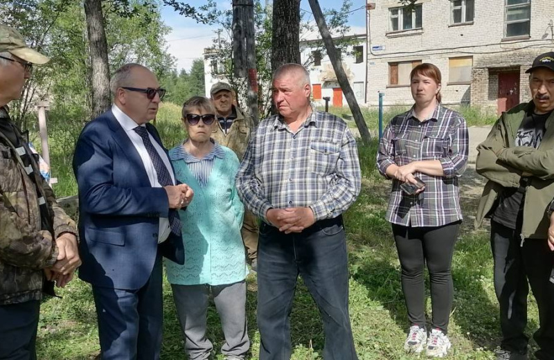 В настоящее время в пос.Армань идёт работа по устройству семи площадок для сбора ТКО