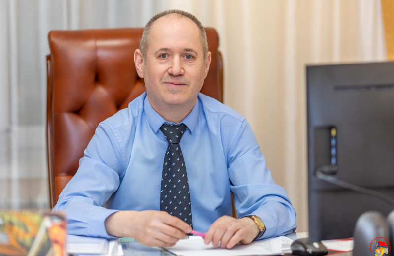 Отчет о деятельности за седьмой созыв представил Владимир Хлопонин