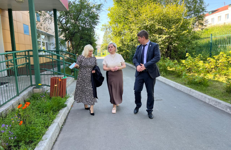 Депутаты участвуют в проверке готовности школ и детсадов, чтобы обеспечить комфорт и безопасность детям уже с 1 сентября