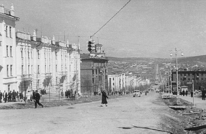 30 августа 1959 года с Московской фабрики светохудожественных работ получены первые вывески из неоновых трубок