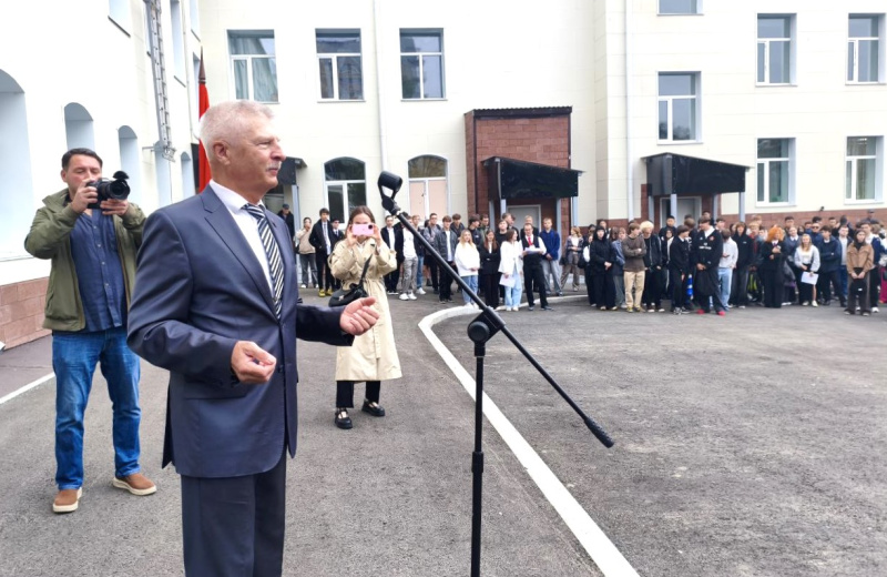 Петр Голубовский поздравил Магаданский политехнический техникум с Днем знаний
