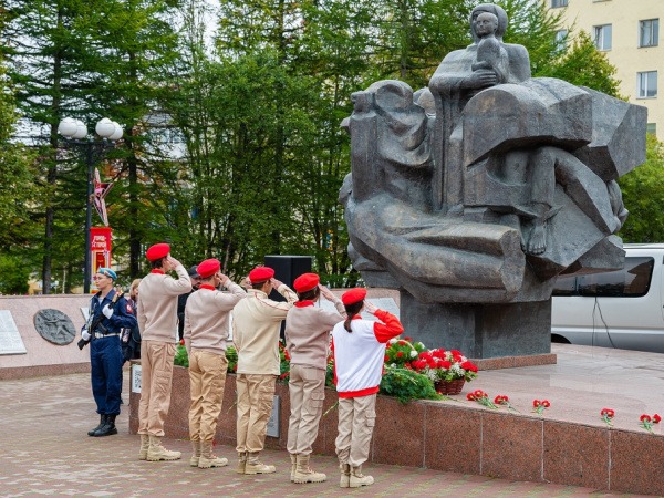 Церемонии памяти, посвященные 80-й годовщине со Дня Победы над Японией и Дню солидарности в борьбе с терроризмом, прошли в Магадане