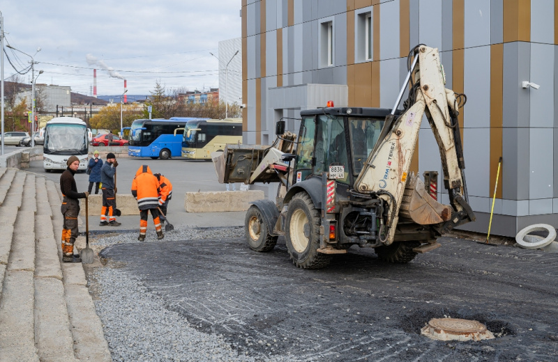 Асфальтирование, снос незаконно установленных строений, устройство газона