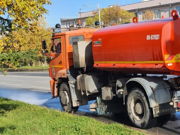 В Магадане городские службы ведут плановые работы по благоустройству областного центра
