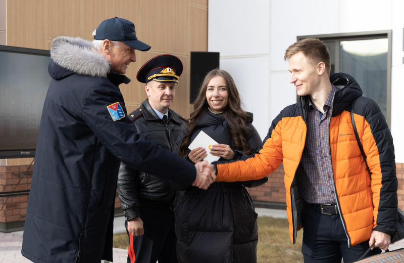 На Колыме ключи от квартир на Гороховом поле вручили сотрудникам правоохранительных органов