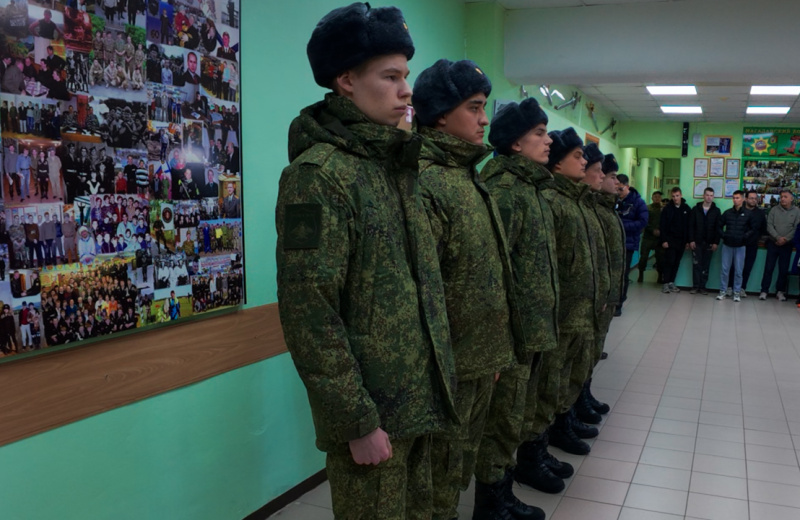 Из Магадана к местам прохождения срочной военной службы отправились колымские призывники.