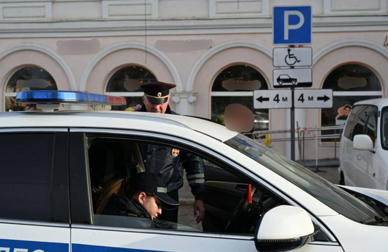 В Магадане госавтоинспекторы провели рейд по выявлению нарушений правил парковки