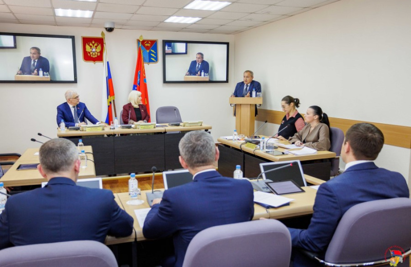 Комитет по государственному строительству и местному самоуправлению рассмотрел шесть вопросов