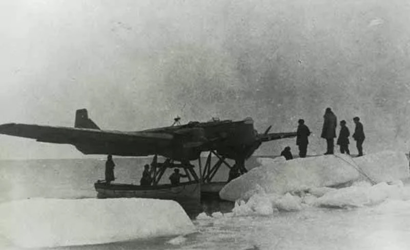19 октября 1932 года на водную гладь бухты Нагаева сел самолёт с геологом С. В. Обручевым и его спутниками