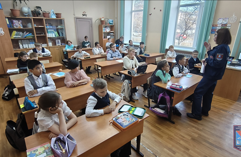Для учащихся 4-го класса школы №4 прошла профилактическое занятие-беседа о правилах безопасного поведения.