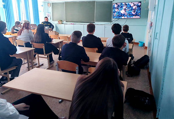Сотрудники исправительной колонии № 4 провели профориентационное мероприятие для учащихся общеобразовательной школы