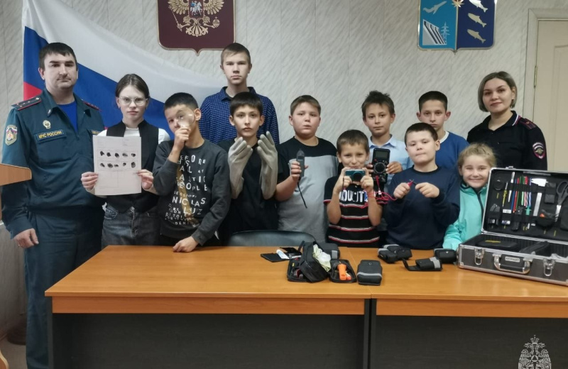 Школьники Среднеканского округа узнали о работе пожарных дознавателей