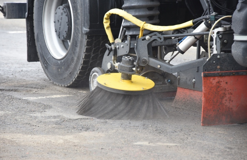 Текущим благоустройством областного центра занимаются городские службы
