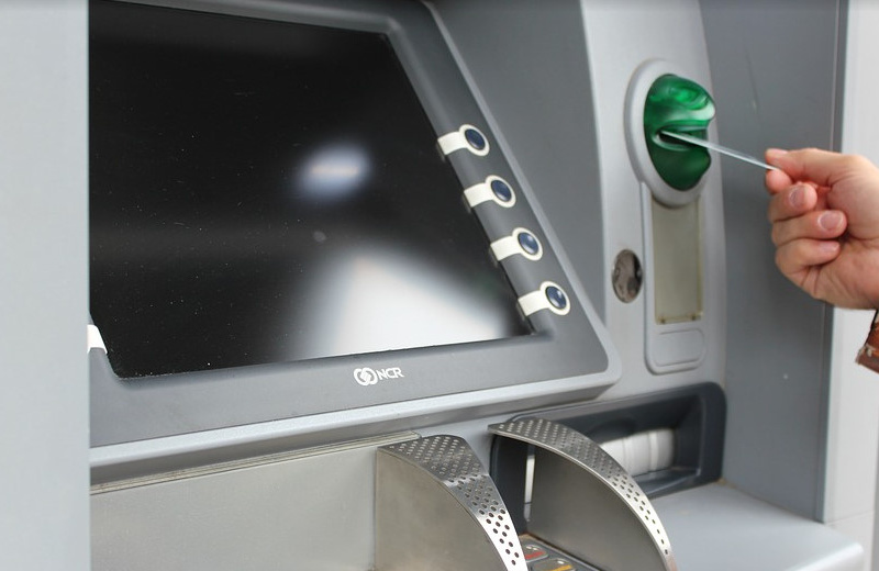 Доверившись неизвестным, колымчанин лишился свыше трех миллионов рублей