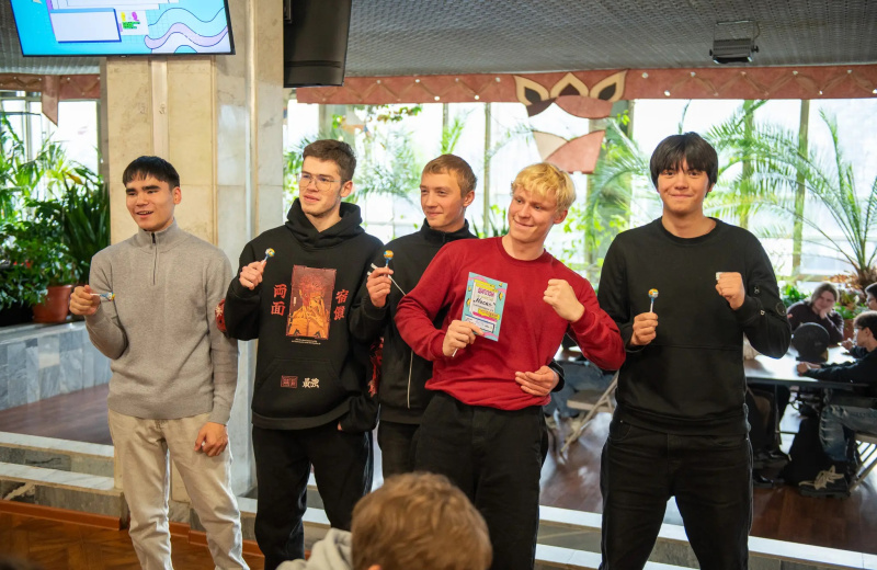 Осенний выпуск интеллектуальной игры «Молодёжка» собрал более сотни школьников в Магадане