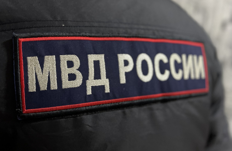 В Магаданской области полицейские установили водителя, который без прав на угнанной машине совершил наезд на пешехода