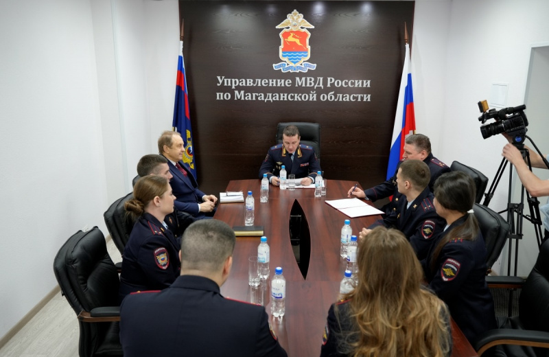 Приумножая лучшие традиции ведомства: в УМВД России по Магаданской области состоялась встреча трех поколений сотрудников органов внутренних дел