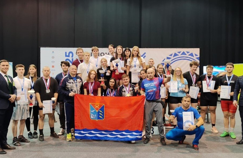 Колымские силачи привезли 53 медали разных достоинств с первенства ДФО по пауэрлифтингу