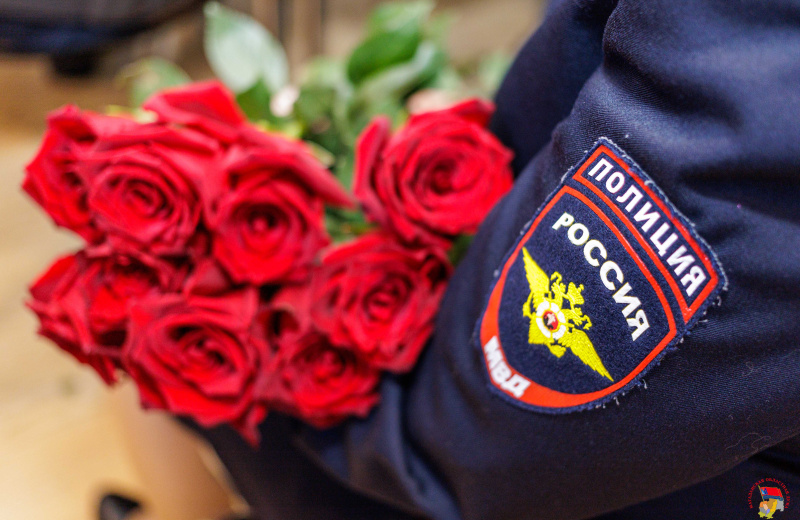 Верность Присяге и мужество: колымские полицейские принимают поздравления с профессиональным праздником