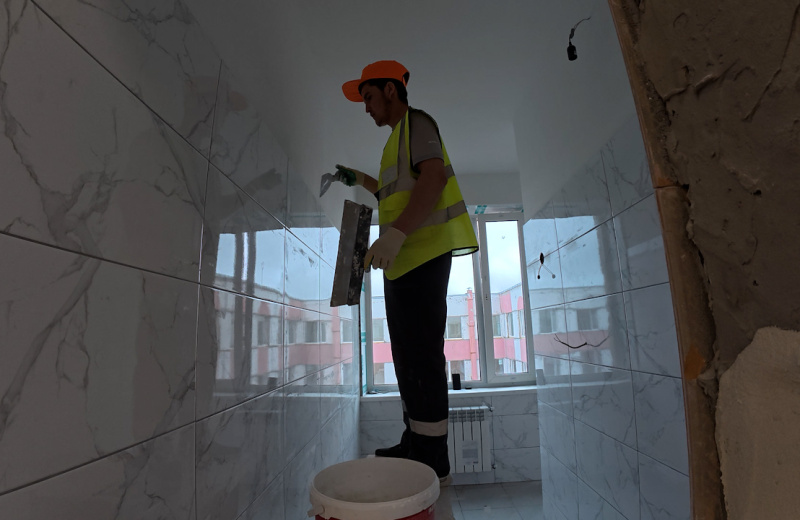 Дмитрий Чернышенко поручил губернаторам взять на контроль строительство и капремонт объектов образования