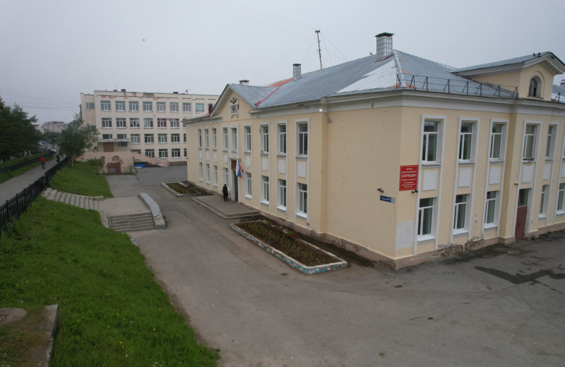 17 ноября 1951 года в Магадане открыта средняя школа №2