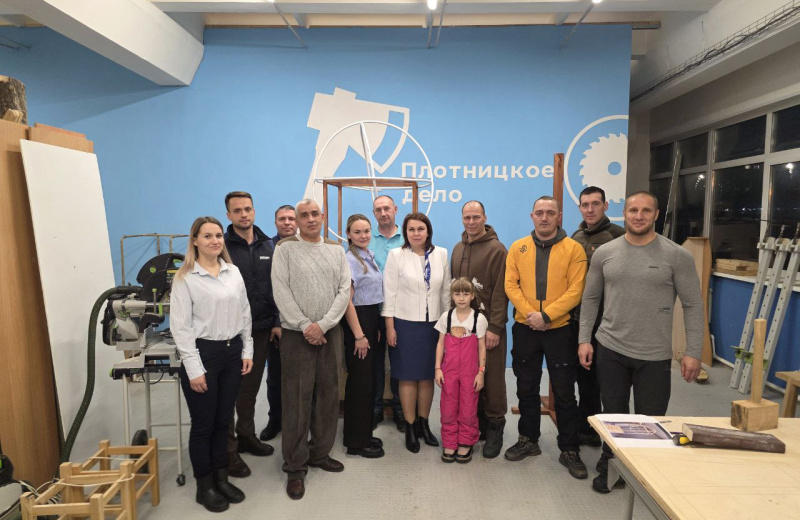 Ветераны СВО встретились в промышленном техникуме с руководителем движения «Абилимпикс» и мастерами производственного обучения