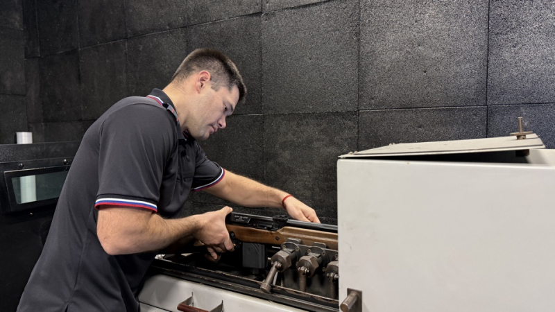 Полицейские Колымы установили местного жителя, который незаконно хранил свыше 850 граммов наркотиков, карабин и патроны