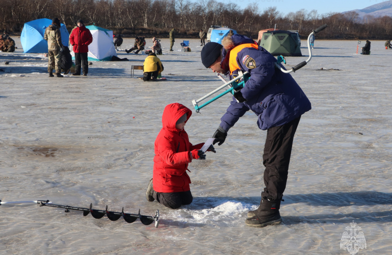 Инспекторы ГИМС напоминают об опасности выхода на тонкий лед