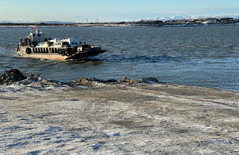 20 ноября 2025 года прекращает работу паромная переправа через реку Яна ввиду становления ледостава.