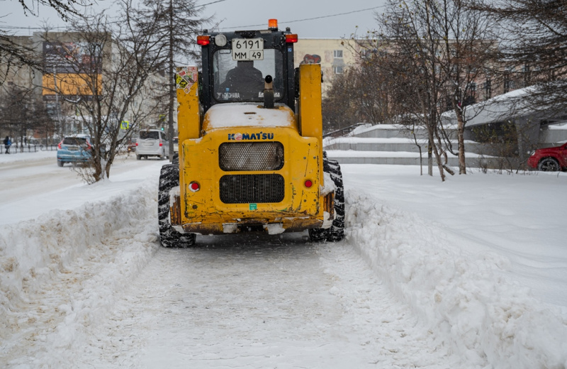 Сегодня в Магадане организован снеговывоз на улицах Якутской и Пролетарской