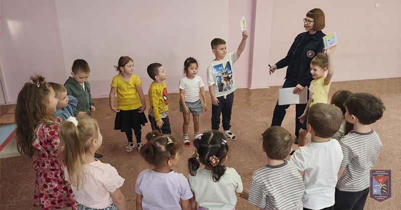 Для воспитанников средней и старшей групп детского сада №59 было проведено занятие на тему «Осторожно – электроприборы!».
