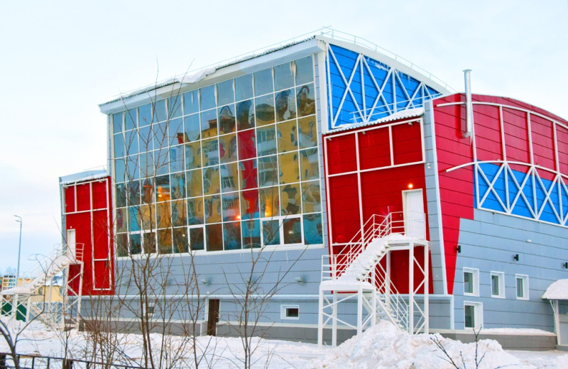 Александр Басанский поздравил с пятилетием ольский бассейн «Волна»