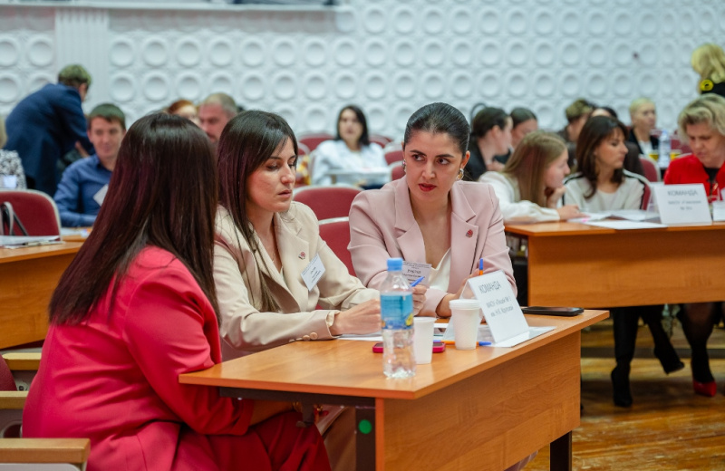 В Магадане стартовал третий городской профессиональный конкурс команд педагогов «Учитель будущего-2025»