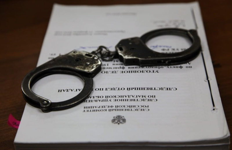 Директора Магаданского "Промышленного техникума" задержали с поличным при получении взятки