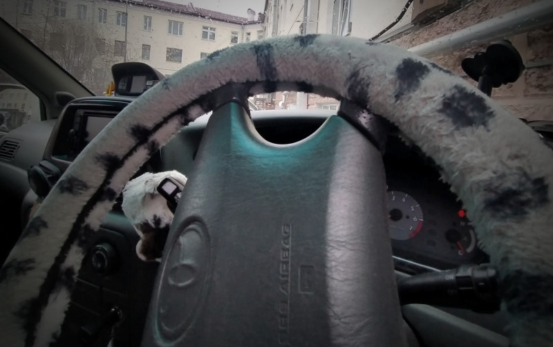 Информация о запрете в России автомобилей с правым расположением руля не соответствует действительности.