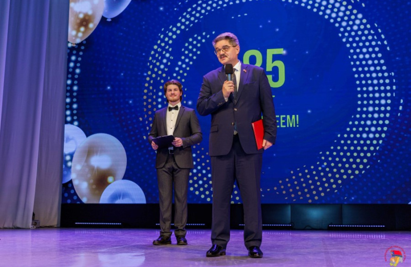 Анатолий Широков поздравил педагогов и воспитанников с 85-летием Дворца детского (юношеского) творчества