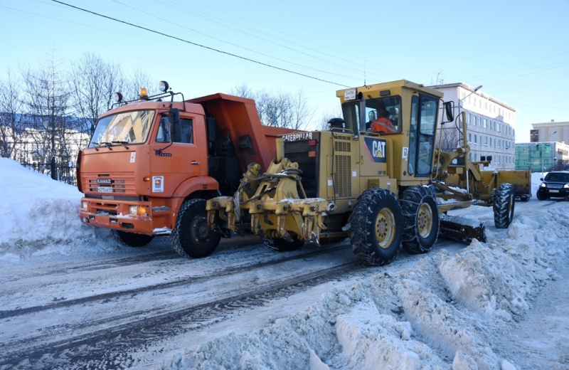 Расширение проезжей части, снятие наката на тротуарах, противогололедная обработка, вывоз снега