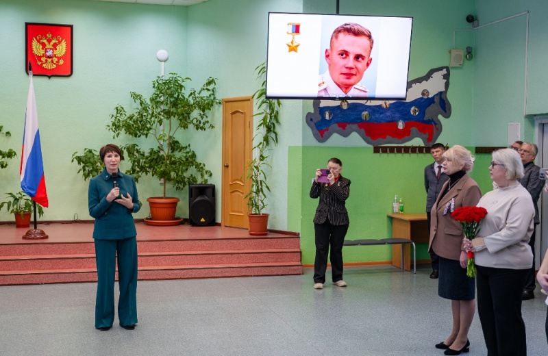 В родной школе Героя Российской Федерации Ивана Кабанова прошла торжественная памятная линейка