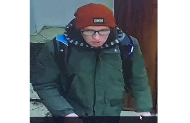 Полицейские разыскивают мужчину подозреваемого в краже денежных средств