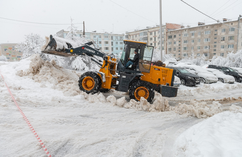 В областном центре последствия снегопада устраняют более 50 единиц коммунальной техники